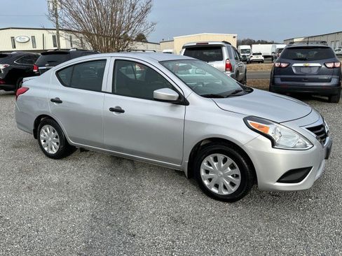 Used 2019 Nissan Versa S Plus image 5
