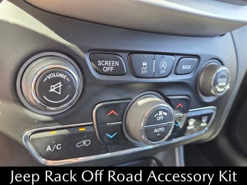 Used 2018 Jeep Cherokee Trailhawk w/ Quick Order Package 27L image 27