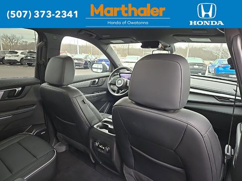 Used 2025 Buick Enclave Preferred image 18