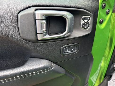 Used 2019 Jeep Wrangler Unlimited Sahara image 10