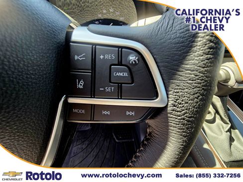 Used 2024 Toyota Sienna XLE w/ XLE Plus Package image 18