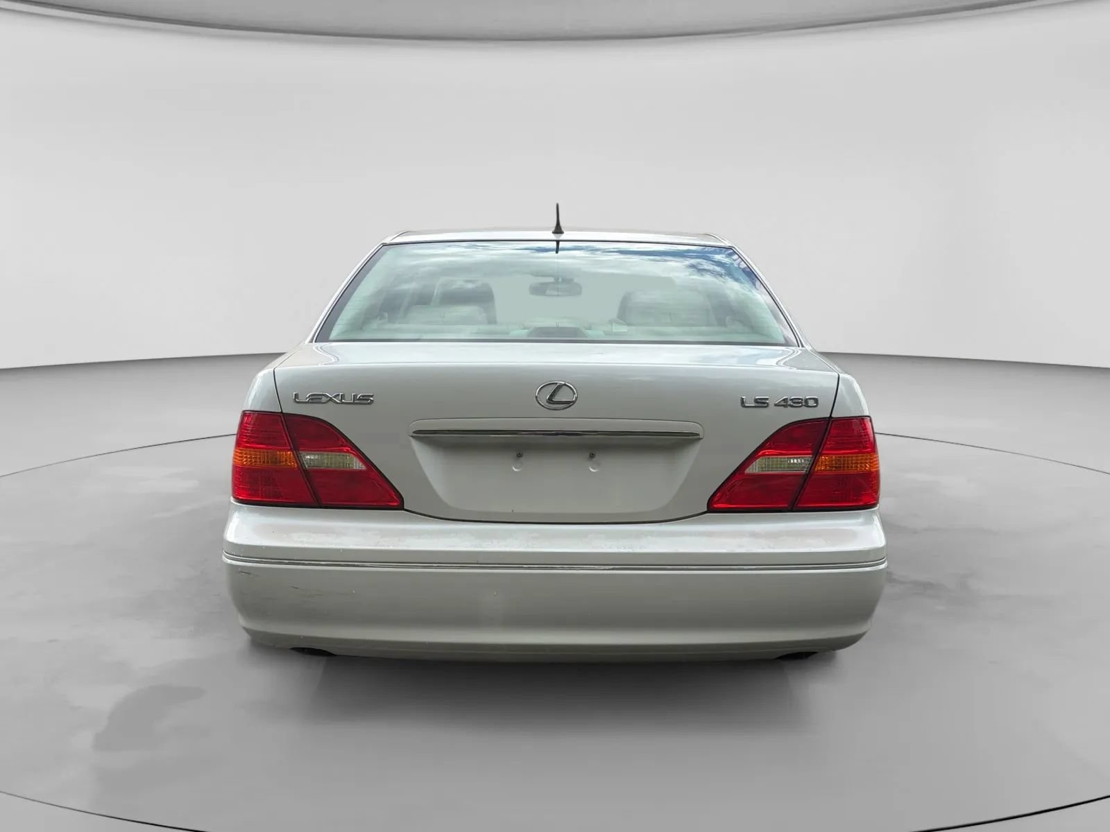 Used 2003 Lexus LS 430 RWD image 4