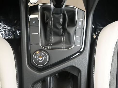 Used 2025 Volkswagen Taos SE image 25