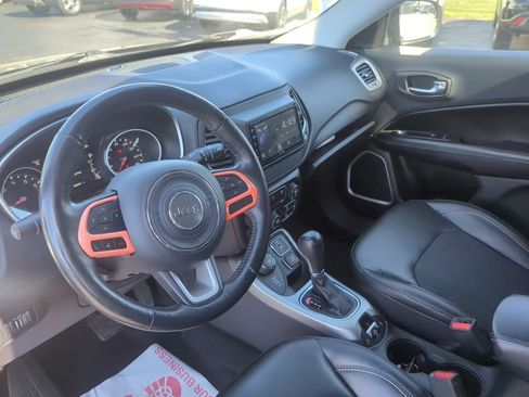 Used 2019 Jeep Compass Latitude w/ Popular Equipment Group AWD/4WD image 14