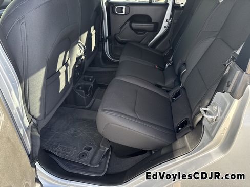 Used 2023 Jeep Gladiator Willys image 24
