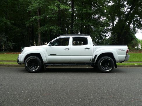 Used 2010 Toyota Tacoma PreRunner RWD image 27