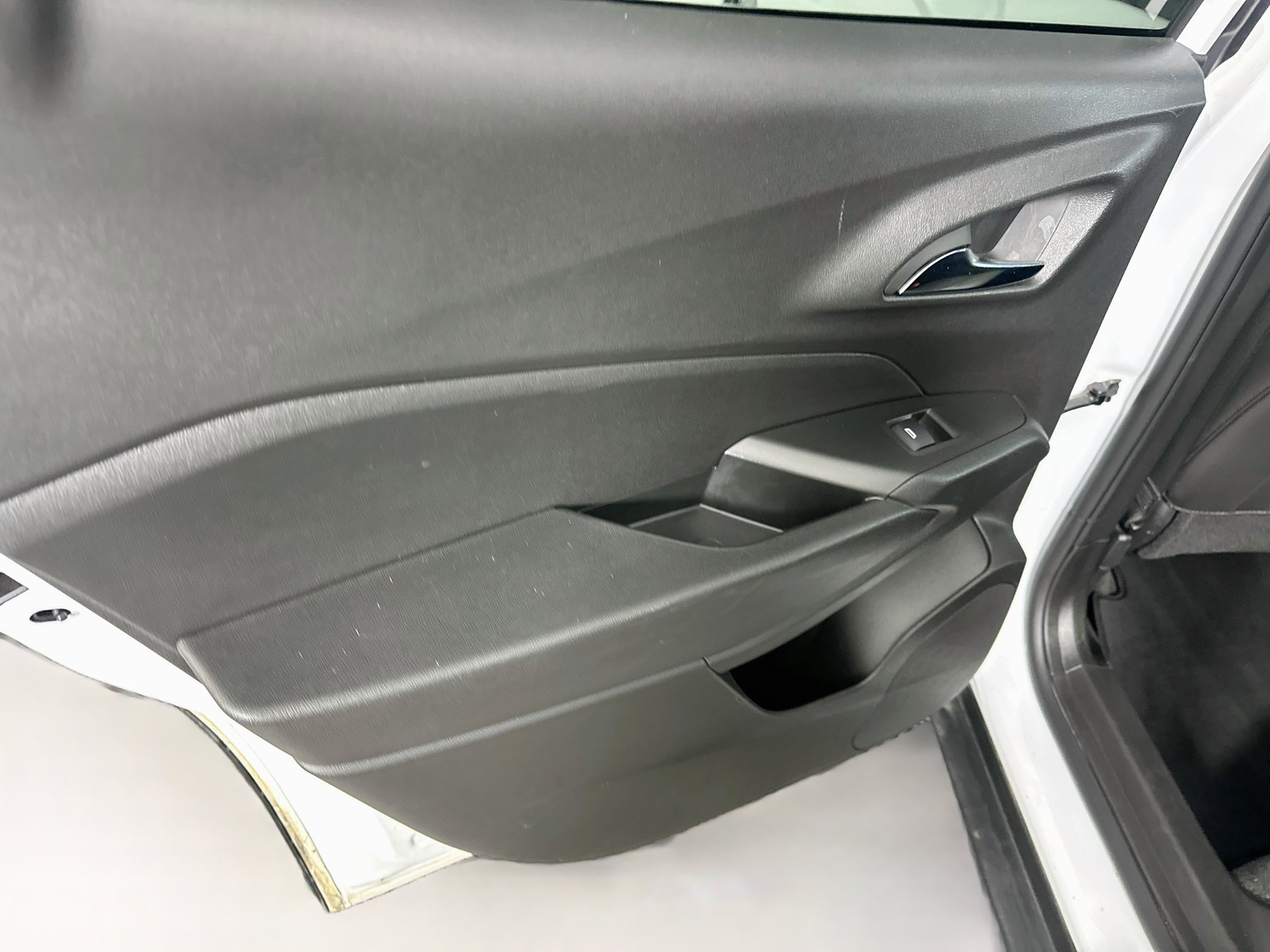 Used 2025 Chevrolet Trax LT FWD image 25