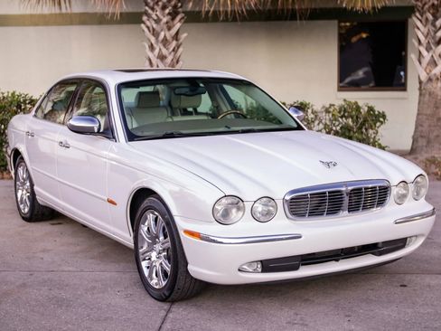 Used 2004 Jaguar XJ8 image 2