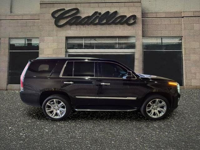 Used 2017 Cadillac Escalade Luxury AWD/4WD image 6