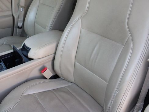 Used 2013 Ford Taurus SEL FWD image 6