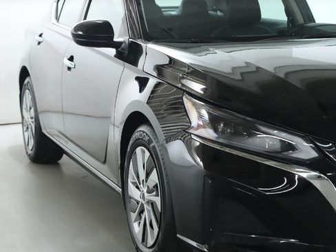 Used 2023 Nissan Altima 2.5 S FWD image 9