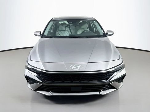 Used 2025 Hyundai Elantra Limited FWD image 2