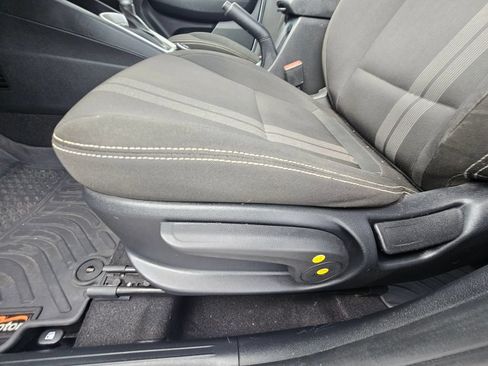 Used 2023 Hyundai Venue SEL w/ Cargo Package FWD image 11