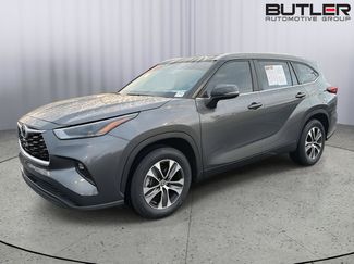 Used 2023 Toyota Highlander XLE FWD video 1