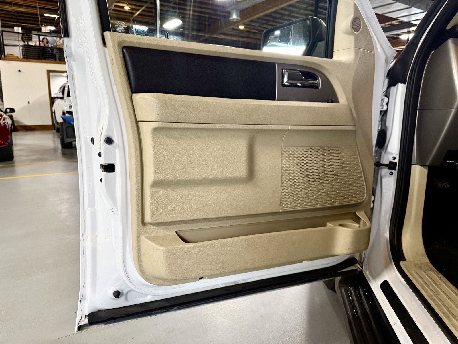 Used 2015 Ford Expedition XLT RWD image 14