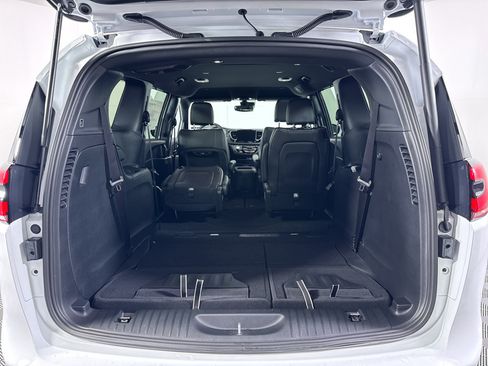 New 2026 Chrysler Pacifica Select FWD image 12
