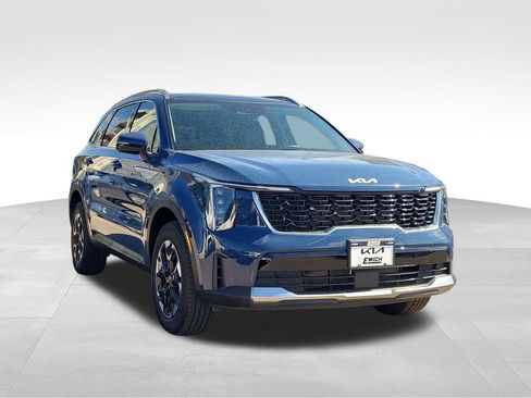Certified 2025 Kia Sorento S w/ Panoramic Sunroof Package AWD/4WD image 6