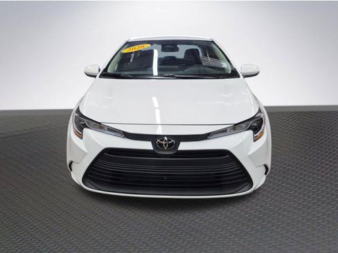 Used 2026 Toyota Corolla LE FWD image 3
