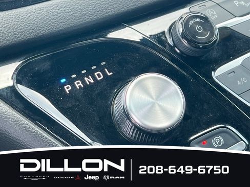 Used 2025 Chrysler Pacifica Select FWD image 22