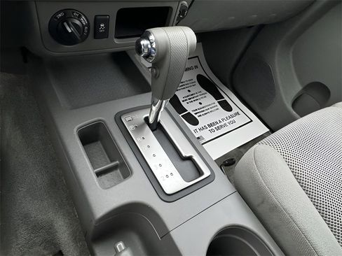 Used 2018 Nissan Frontier SV image 13