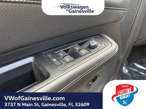 Certified 2025 Volkswagen Atlas Cross Sport SE AWD/4WD image 18