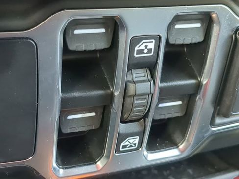 Used 2025 Jeep Wrangler Unlimited Sahara w/ Safety Group image 24