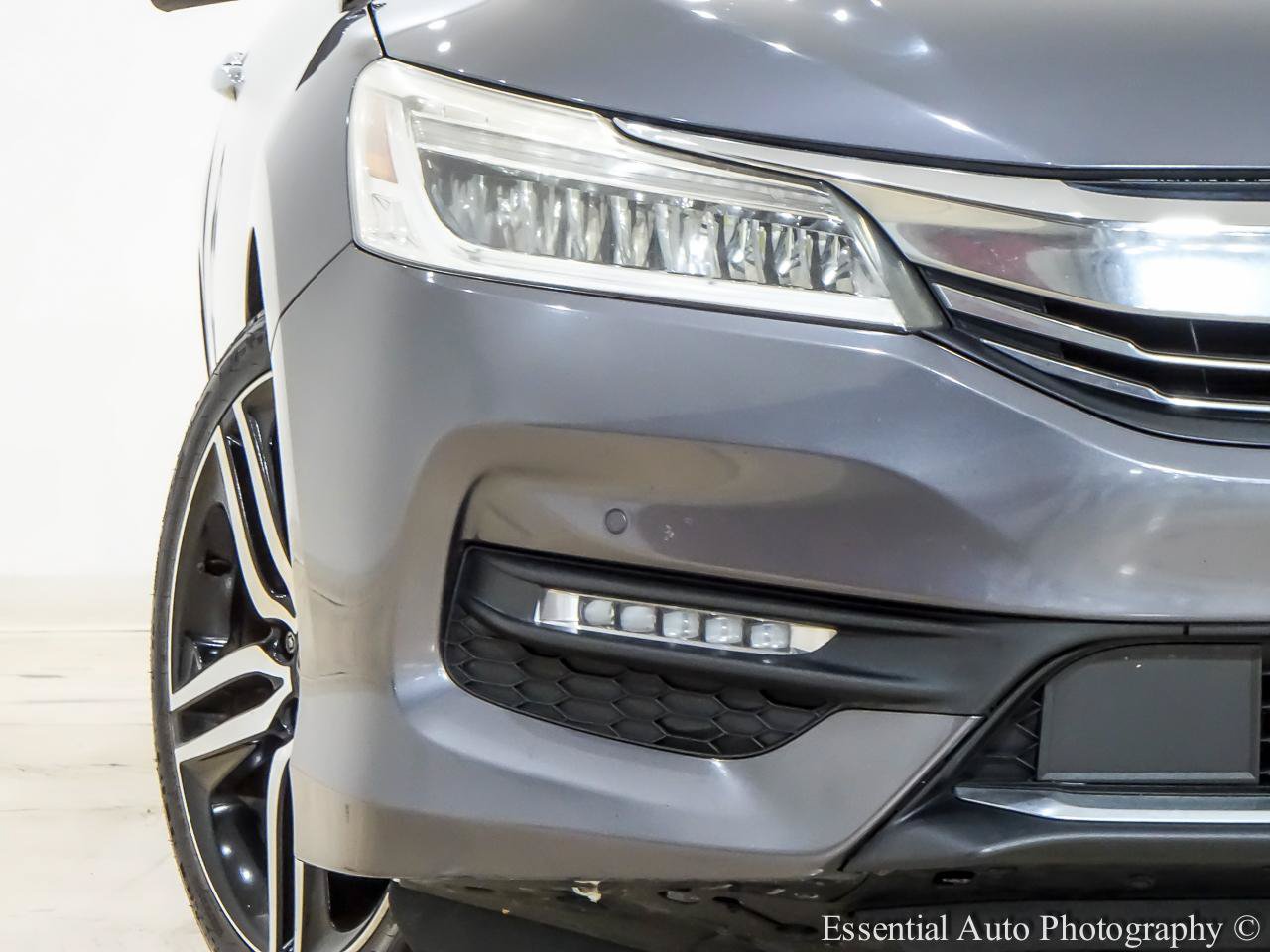 Used 2017 Honda Accord Touring image 6