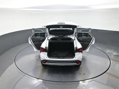 Used 2024 Chevrolet Trax LT w/ Driver Confidence Package image 13