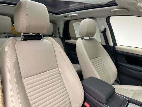 Used 2023 Land Rover Discovery Sport SE image 14