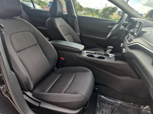 Used 2025 Nissan Altima 2.5 SV FWD image 27