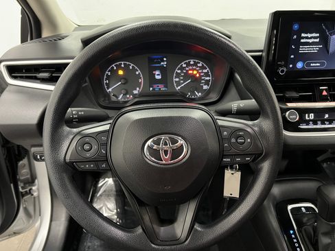 Used 2025 Toyota Corolla LE image 14
