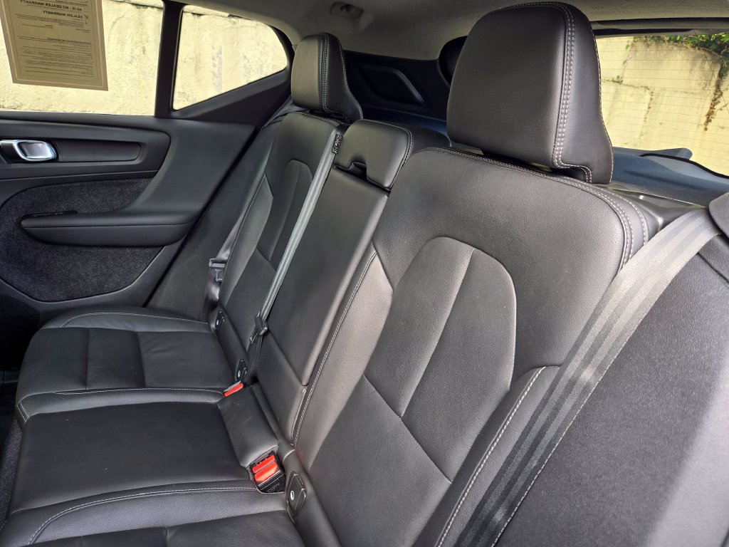 Used 2024 Volvo XC40 B5 Plus w/ Protection Package Premier AWD/4WD image 28