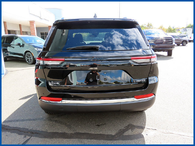 Used 2023 Jeep Grand Cherokee Limited AWD/4WD image 6