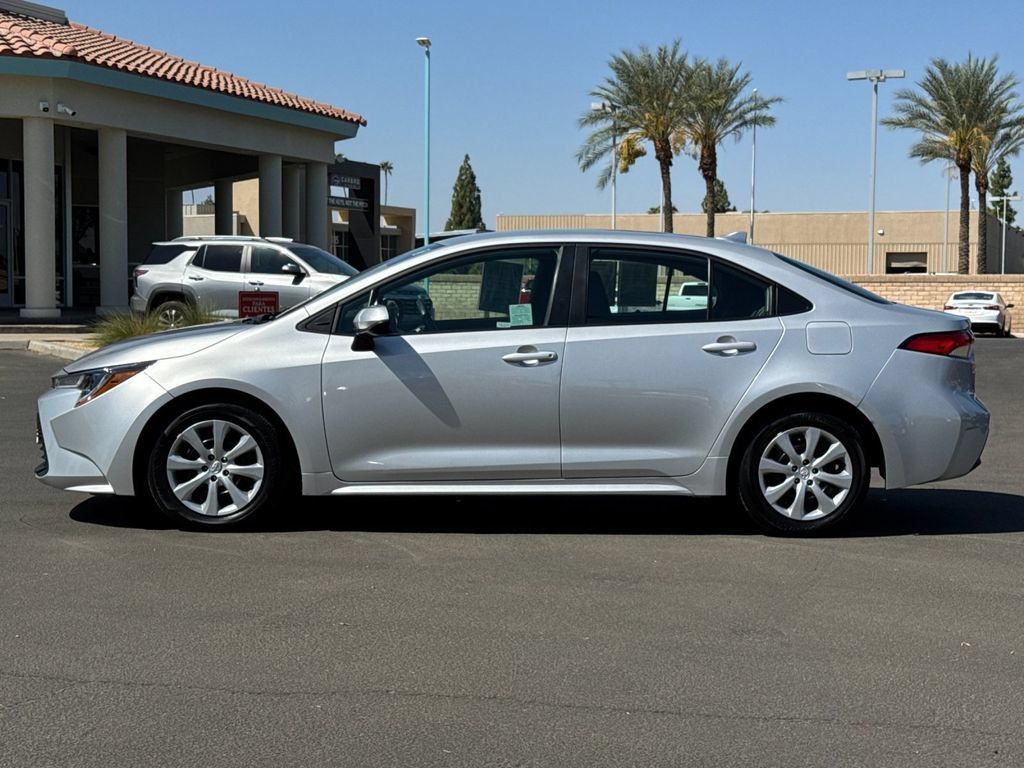 Used 2025 Toyota Corolla LE FWD image 2