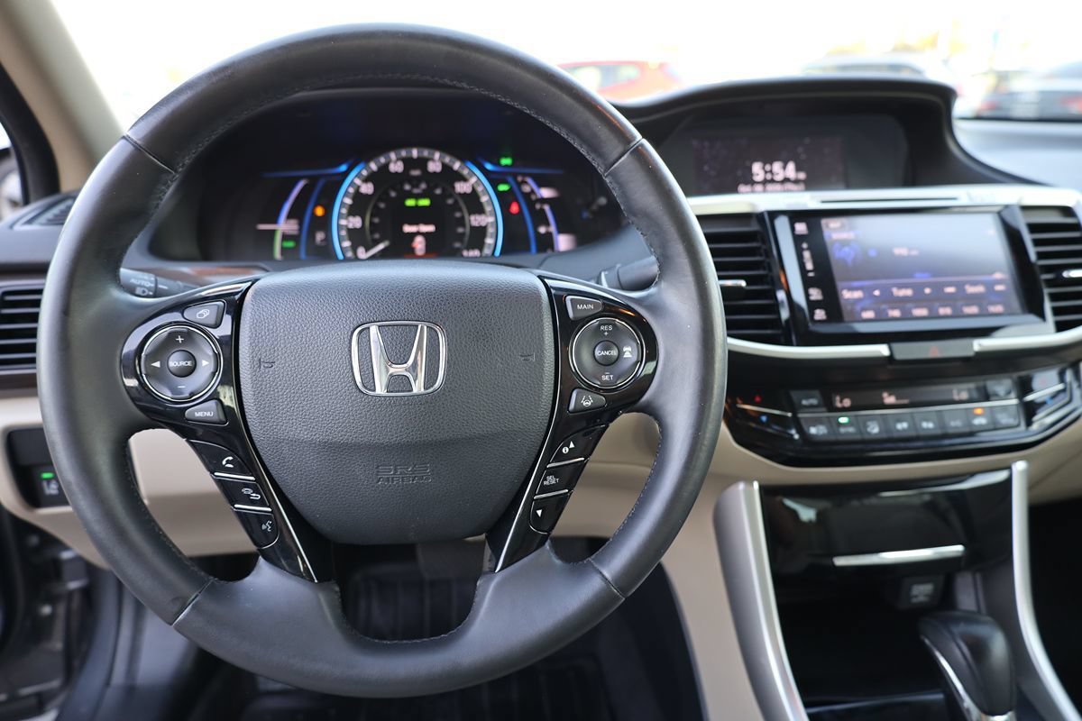 Used 2017 Honda Accord Touring image 23
