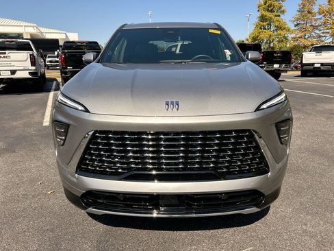 Used 2025 Buick Enclave Avenir image 3