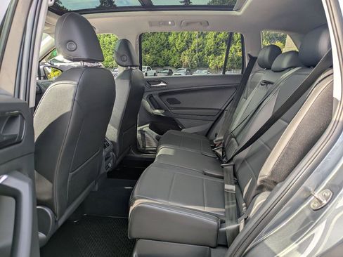 Used 2018 Volkswagen Tiguan SEL AWD/4WD image 28