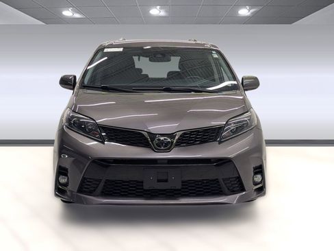 Used 2020 Toyota Sienna SE image 5