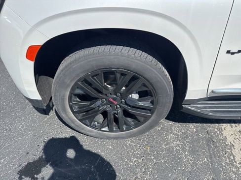 Used 2023 GMC Yukon XL SLT image 15