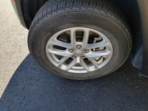 Certified 2024 Jeep Grand Cherokee L Laredo w/ Luxury Tech Group I image 4