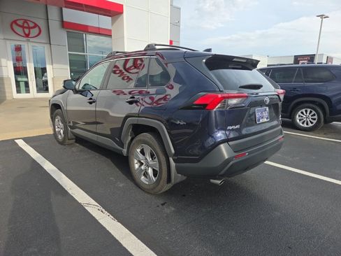 Used 2022 Toyota RAV4 XLE w/ Convenience Package AWD/4WD image 4