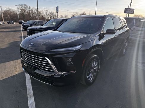 Used 2025 Buick Enclave Preferred image 5