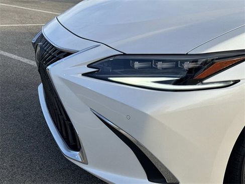 New 2025 Lexus ES 350 Ultra Luxury image 10