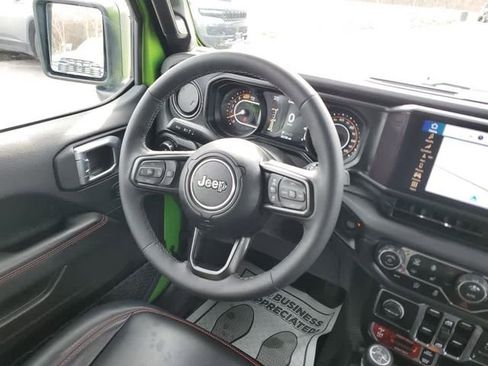 Used 2025 Jeep Wrangler Unlimited Rubicon AWD/4WD image 18