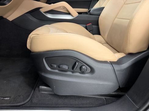 Certified 2025 Porsche Cayenne AWD/4WD image 15