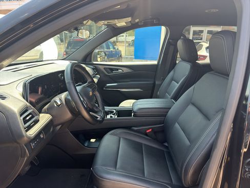 Used 2026 Chevrolet Traverse LT FWD image 5