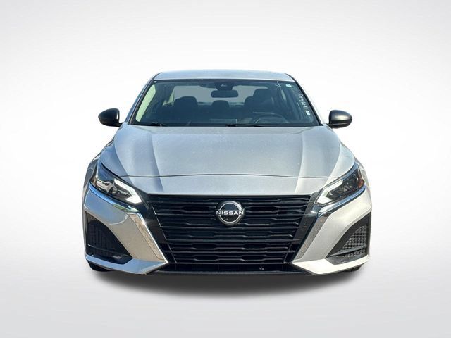 Used 2025 Nissan Altima 2.5 SV FWD image 10
