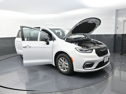 New 2026 Chrysler Pacifica Select image 26