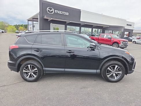 Used 2017 Toyota RAV4 XLE AWD/4WD image 6