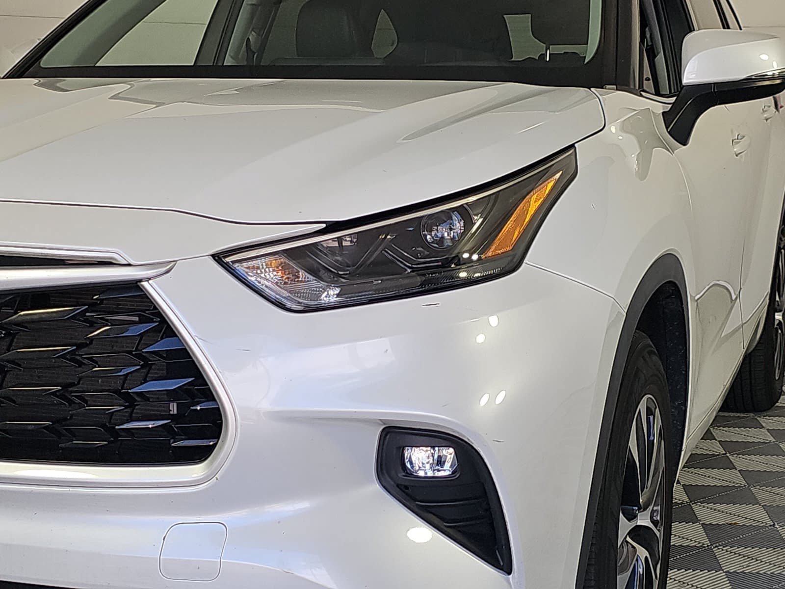 Used 2022 Toyota Highlander XLE FWD image 30